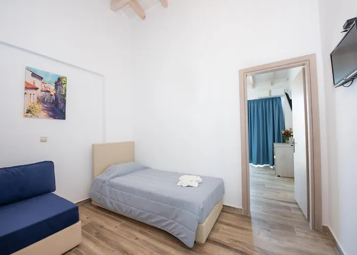 Angela & Apts Hotel 3*